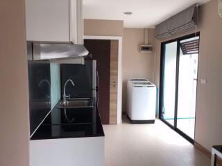 1 bed Condo in Renova Residence Chidlom Lumphini Sub District C10895