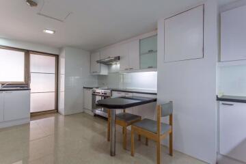 3 bed Condo in Asa Garden Khlongtan Sub District C10894