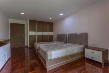 3 bed Condo in Asa Garden Khlongtan Sub District C10894