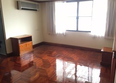 3 bed Condo in Sriratana Mansion 2 Khlong Toei Nuea Sub District C10881