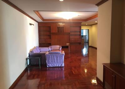 3 bed Condo in Sriratana Mansion 2 Khlong Toei Nuea Sub District C10881