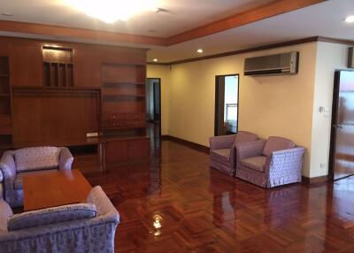 3 bed Condo in Sriratana Mansion 2 Khlong Toei Nuea Sub District C10881