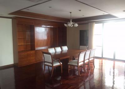 4 bed Condo in Sriratana Mansion 2 Khlong Toei Nuea Sub District C10879