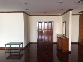 4 bed Condo in Sriratana Mansion 2 Khlong Toei Nuea Sub District C10879