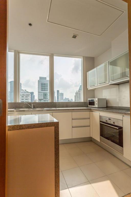 2 bed Condo in Millennium Residence Khlongtoei Sub District C10854