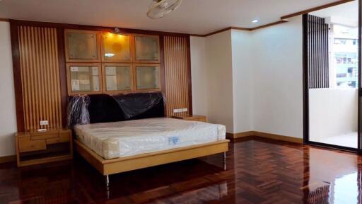 3 bed Condo in Asa Garden Khlongtan Sub District C10849