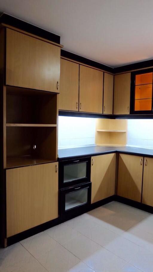 3 bed Condo in Asa Garden Khlongtan Sub District C10849