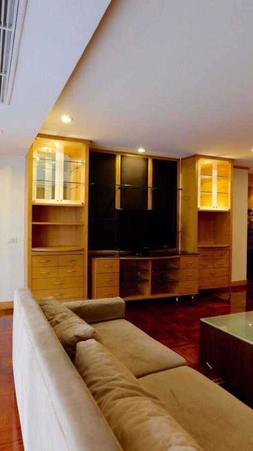 3 bed Condo in Asa Garden Khlongtan Sub District C10849