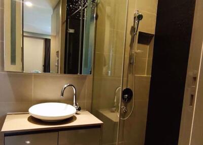 2 bed Condo in M Silom Suriyawong Sub District C10844