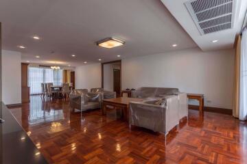 3 bed Condo in Asa Garden Khlongtan Sub District C10839