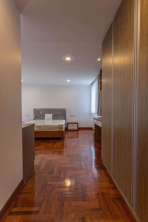 3 bed Condo in Asa Garden Khlongtan Sub District C10839