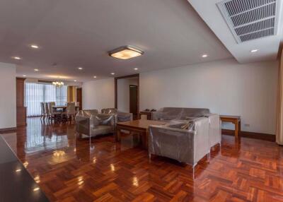 3 bed Condo in Asa Garden Khlongtan Sub District C10839