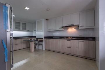 3 bed Condo in Asa Garden Khlongtan Sub District C10839