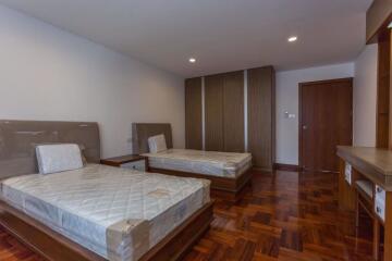 3 bed Condo in Asa Garden Khlongtan Sub District C10839