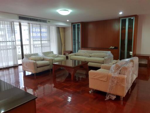 3 bed Condo in Asa Garden Khlongtan Sub District C10834