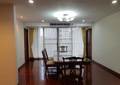 3 bed Condo in Asa Garden Khlongtan Sub District C10834