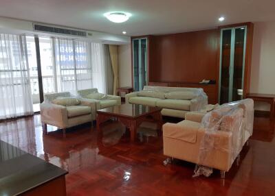 3 bed Condo in Asa Garden Khlongtan Sub District C10834