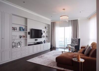 3 bed Condo in Millennium Residence Khlongtoei Sub District C10817