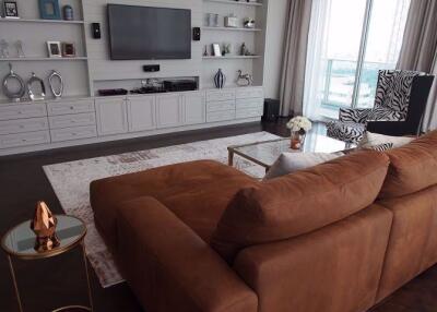 3 bed Condo in Millennium Residence Khlongtoei Sub District C10817