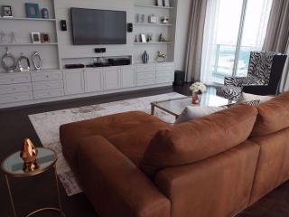 3 bed Condo in Millennium Residence Khlongtoei Sub District C10817