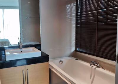 2 bed Condo in Fullerton Sukhumvit Khlongtoei Sub District C10815