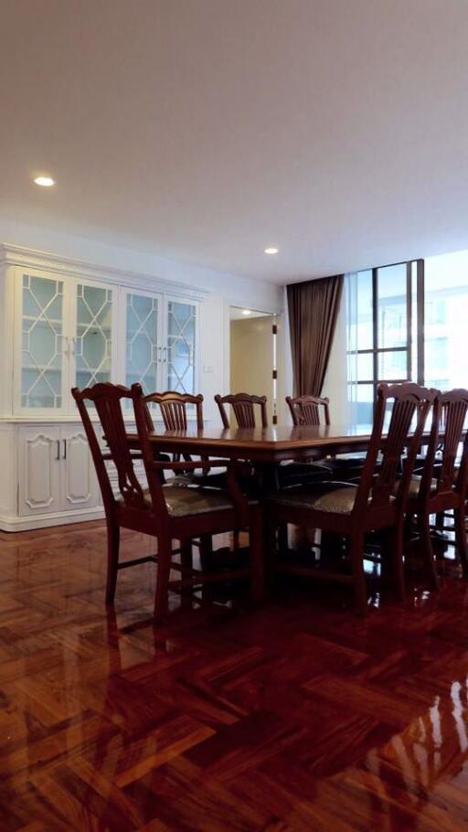 3 bed Condo in Asa Garden Khlongtan Sub District C10809