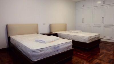 3 bed Condo in Asa Garden Khlongtan Sub District C10809