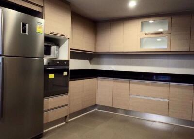 3 bed Condo in Asa Garden Khlongtan Sub District C10809