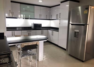 3 bed Condo in Asa Garden Khlongtan Sub District C10808