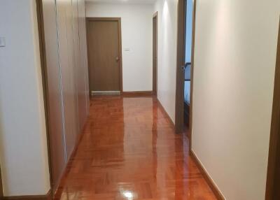 4 bed Condo in Asa Garden Khlongtan Sub District C10806