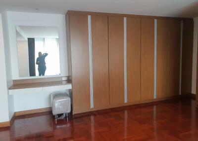 4 bed Condo in Asa Garden Khlongtan Sub District C10806