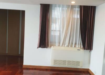 4 bed Condo in Asa Garden Khlongtan Sub District C10806