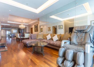 3 bed Condo in Ascott Sky Villas Sathorn Yan Nawa Sub District C10773