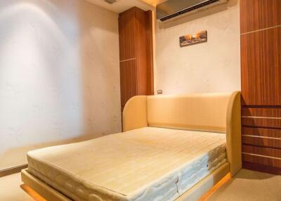 3 bed Condo in Ascott Sky Villas Sathorn Yan Nawa Sub District C10773
