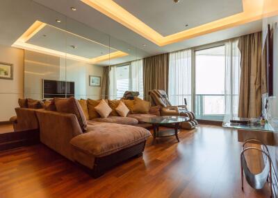 3 bed Condo in Ascott Sky Villas Sathorn Yan Nawa Sub District C10773