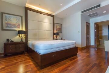 3 bed Condo in Ascott Sky Villas Sathorn Yan Nawa Sub District C10773