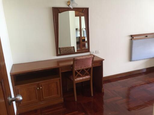 3 bed Condo in Sriratana Mansion 2 Khlong Toei Nuea Sub District C10772