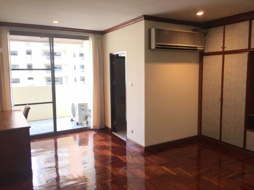 3 bed Condo in Sriratana Mansion 2 Khlong Toei Nuea Sub District C10772