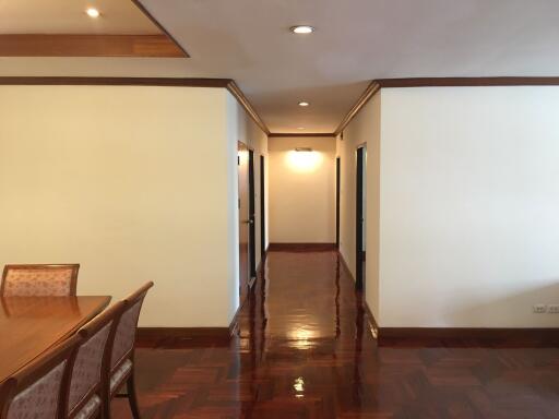 3 bed Condo in Sriratana Mansion 2 Khlong Toei Nuea Sub District C10772