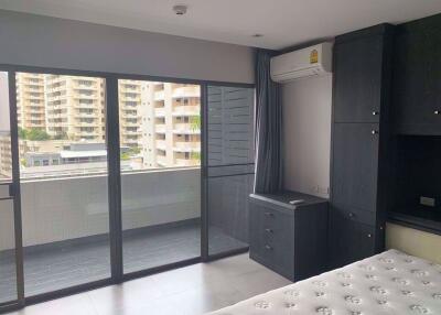 3 bed Condo in Richmond Palace Khlong Tan Nuea Sub District C10765