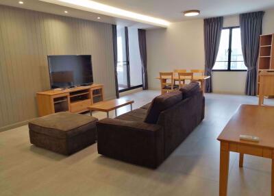 3 bed Condo in Lily House Khlong Toei Nuea Sub District C10742