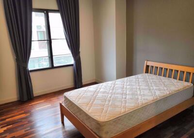 3 bed Condo in Lily House Khlong Toei Nuea Sub District C10742