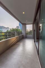 3 bed Condo in Vanida Apartment Ekkamai Khlong Tan Nuea Sub District C10706