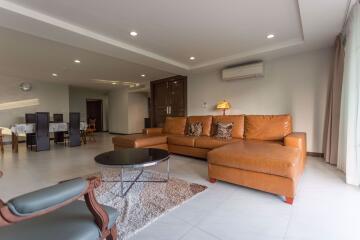 3 bed Condo in Vanida Apartment Ekkamai Khlong Tan Nuea Sub District C10706