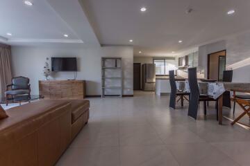 3 bed Condo in Vanida Apartment Ekkamai Khlong Tan Nuea Sub District C10706