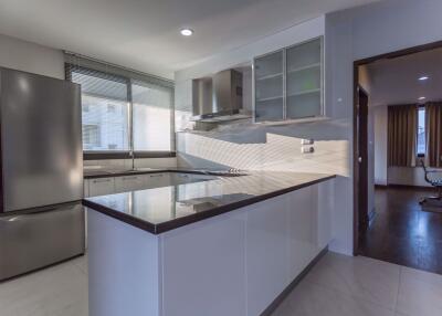 3 bed Condo in Vanida Apartment Ekkamai Khlong Tan Nuea Sub District C10706