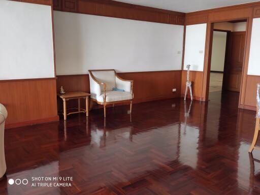 3 bed Condo in Le Chateau Mansion Khlong Tan Nuea Sub District C10696