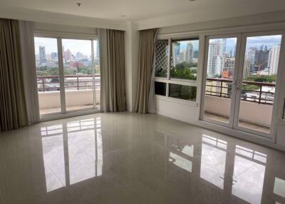 3 bed Duplex in Baan Ploenchit Lumphini Sub District D10667