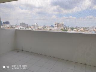 3 bed Condo in Le Chateau Mansion Khlong Tan Nuea Sub District C10695