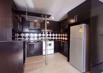 2 bed Condo in Supalai Place Condominium Khlong Tan Nuea Sub District C10676